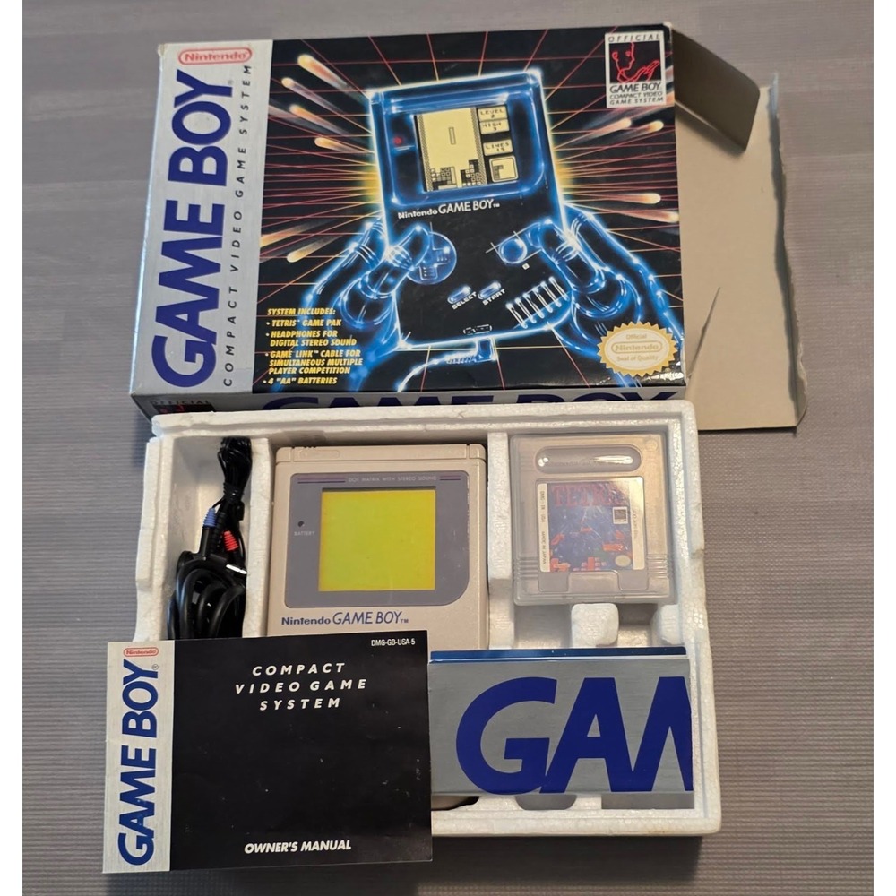 Nintendo Game Boy (Model DMG-01) CIB
